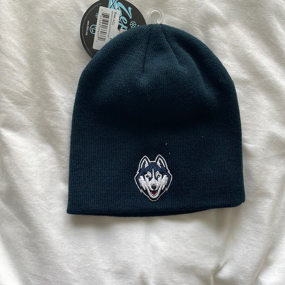 black UCONN beanie